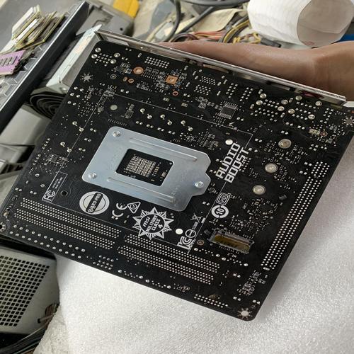 电脑硬件与主板规格