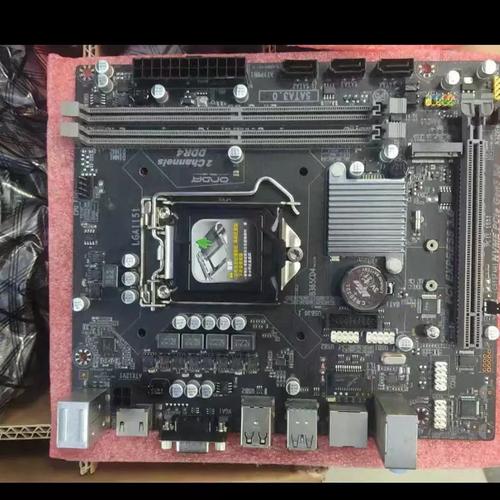 电脑散热风扇与机箱内部