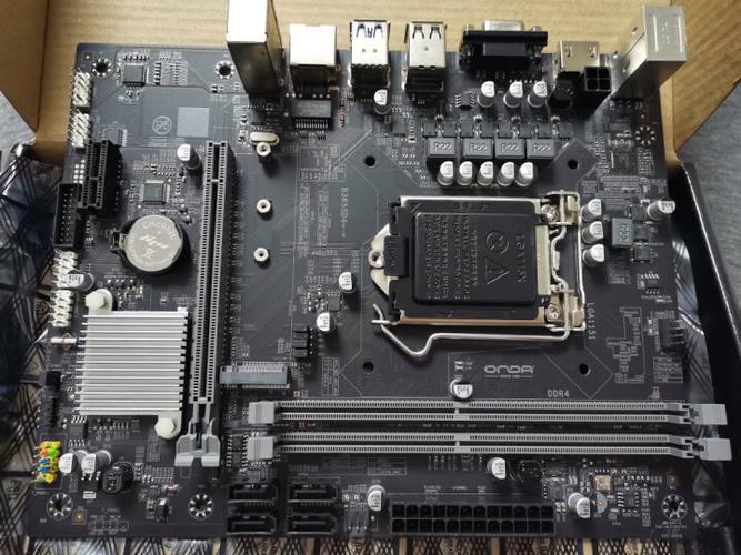 内存条与主板安装细节