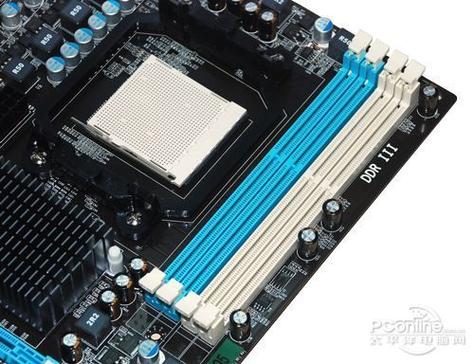 电脑主板芯片与内存插槽