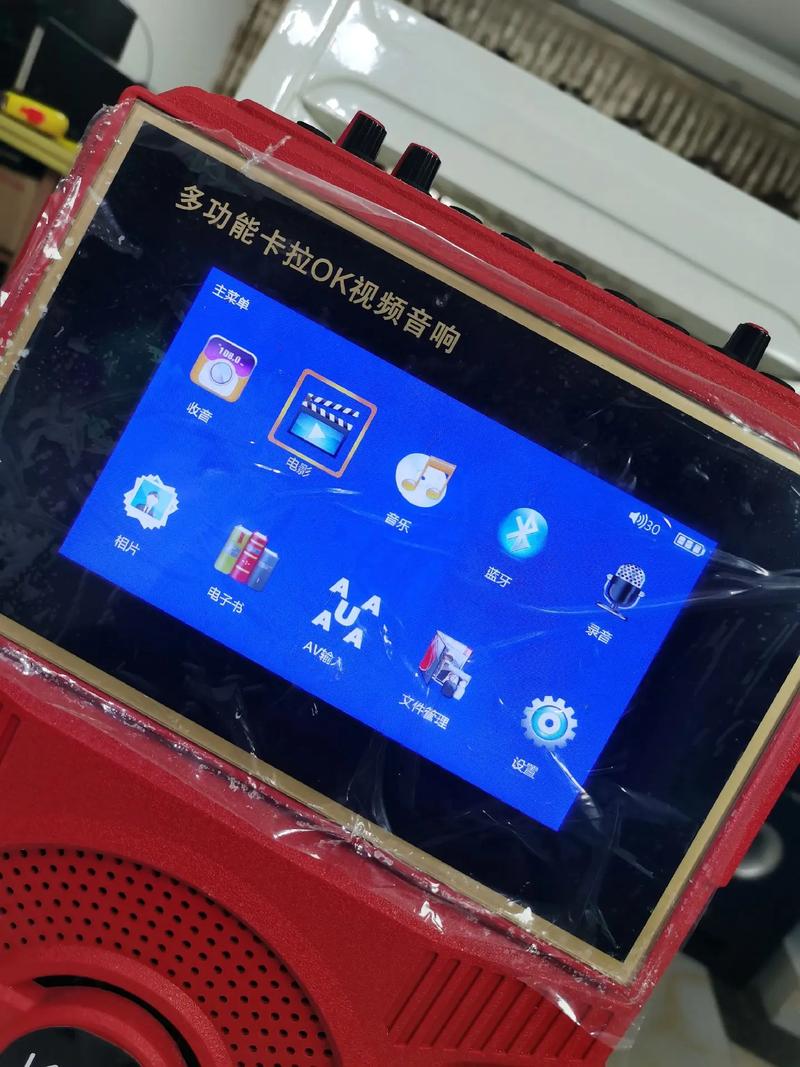 简洁桌面上的电脑显示设备