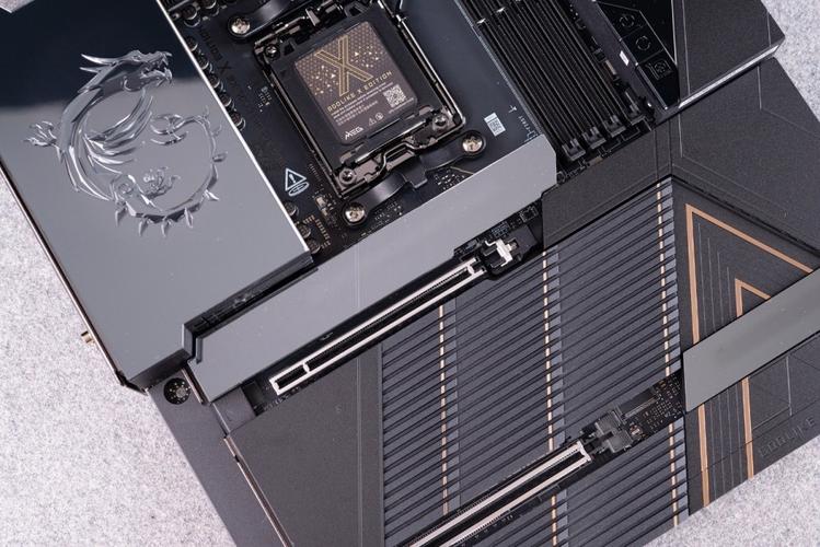 电脑散热器与风扇特写