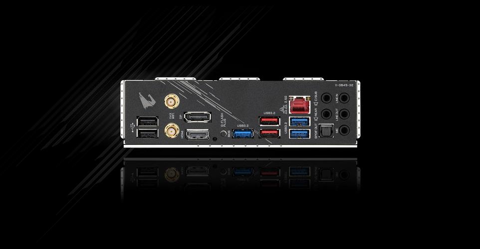 电脑主板接口与电路板细节