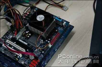 电脑性能测试与键盘桌面