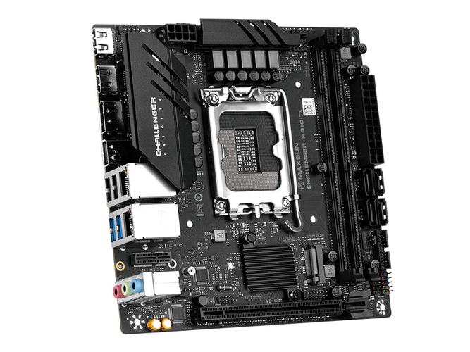 电脑散热风扇与机箱内部