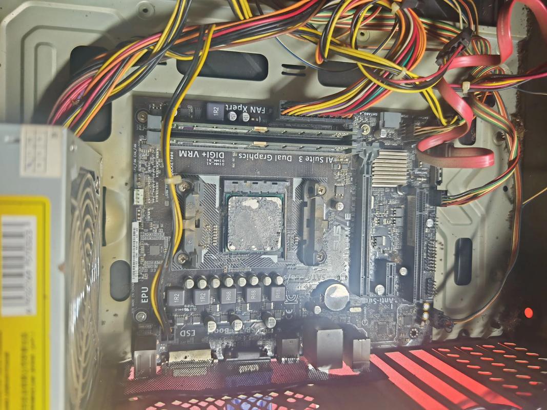 主板与电脑硬件装机场景