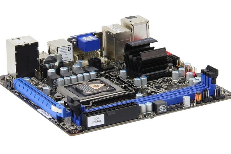 蓝宝石 Pure Platinum H61 深度评测：Mini-ITX 小钢炮主板的接口诚意与时代定位