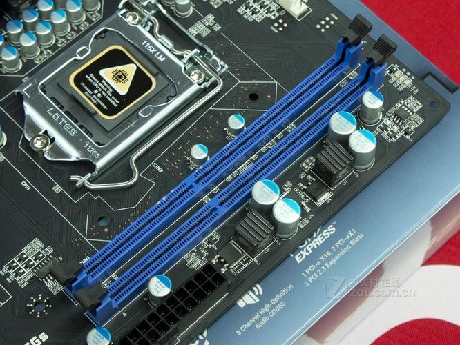 笔记本与桌面电脑工作场景