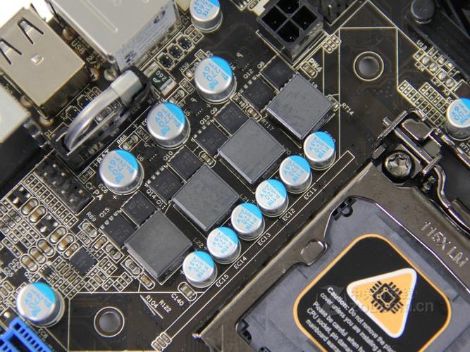 机箱内部散热与硬件组件