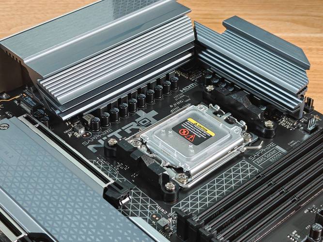 电脑散热器与主板装机