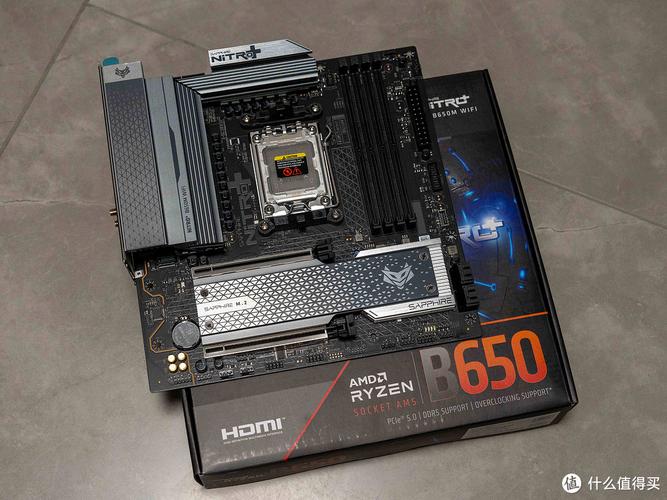 电脑主板芯片与插槽细节