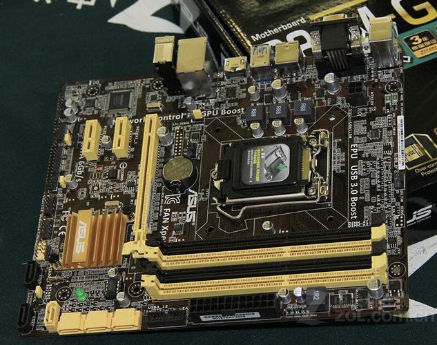 主板与电脑配件摆放