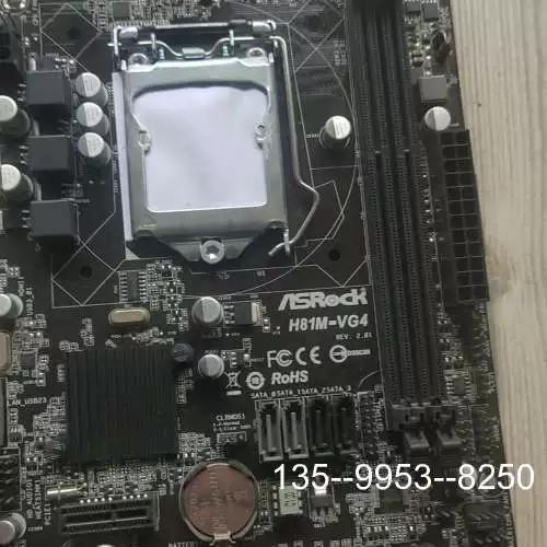 电脑装机与办公桌场景