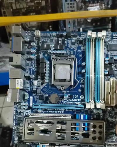 电脑性能测试与编程工作场景