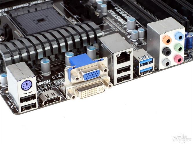 电脑散热风扇与机箱内部