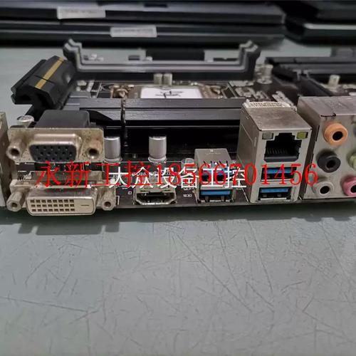 台式机主机与显示器的性能展示