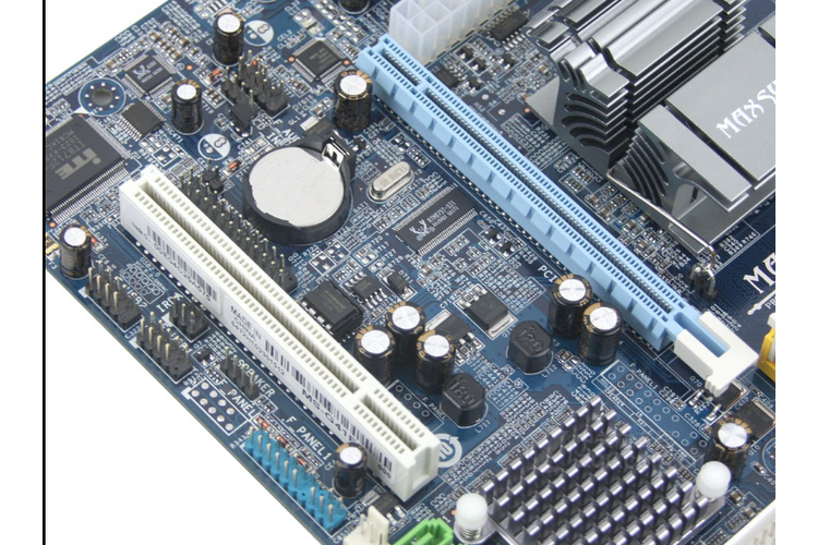 内存与主板插槽特写