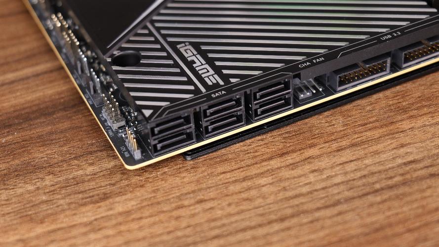 主板芯片组与接口区域特写