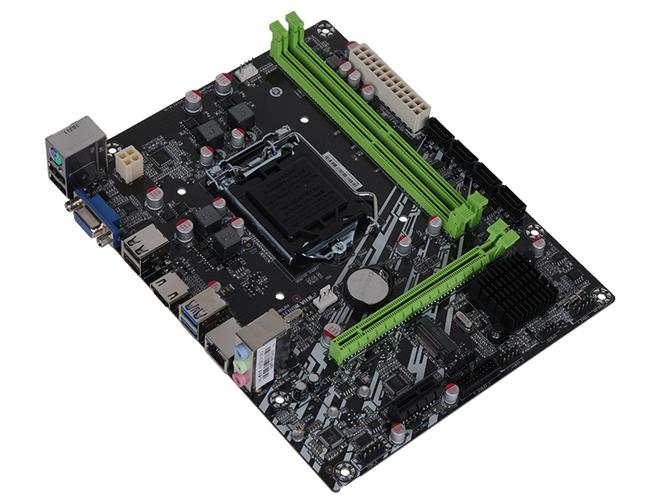 桌面电脑与显示器工作场景