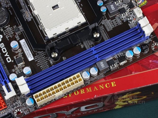 电脑主板电子元件与插槽