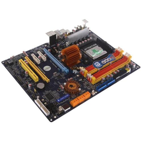 电脑散热风扇与机箱内部