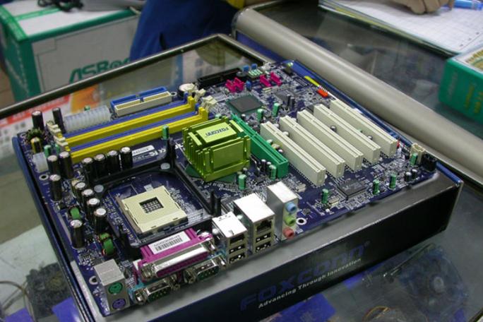 电脑散热风扇与机箱内部