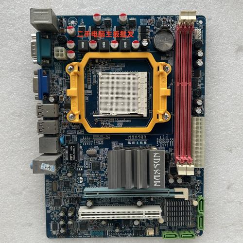 电脑主板芯片与电路特写