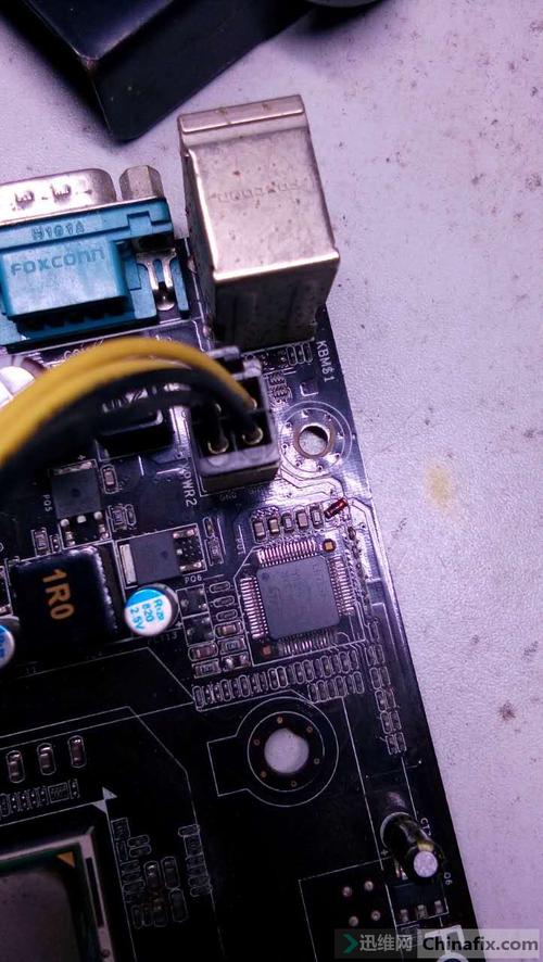 办公电脑与显示器