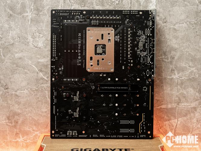 高端电脑硬件装甲与散热结构