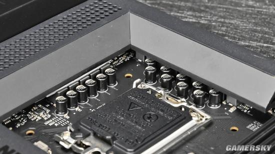 主板接口与存储扩展示意图片