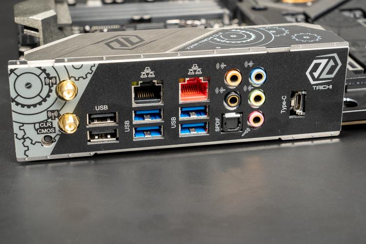 购买电脑硬件与评测场景