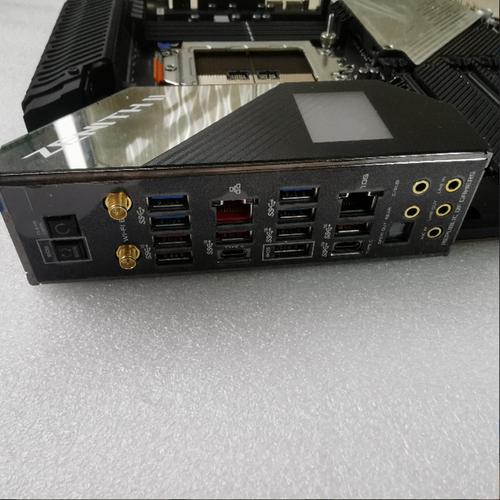 高端电脑设备与购买决策场景