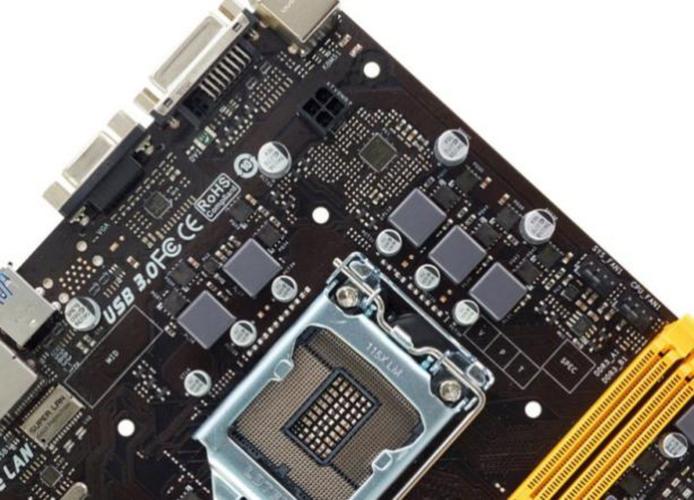 电脑主板核心芯片与供电区域