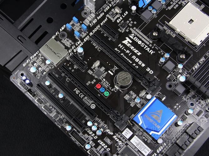 电脑硬件选购与评测场景