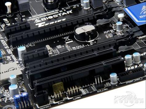 显示器上的性能监控画面