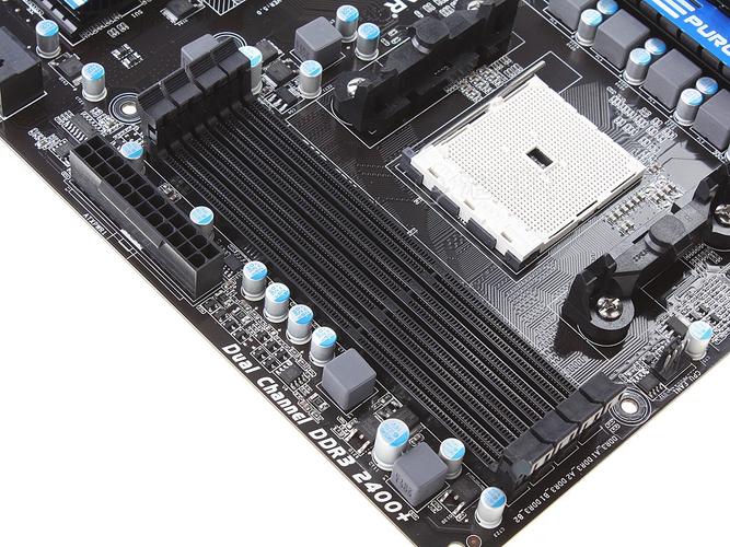 电脑主板核心芯片与接口