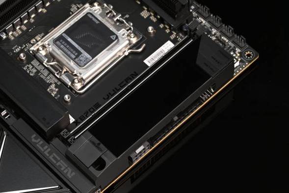 DDR5 内存与硬件规格