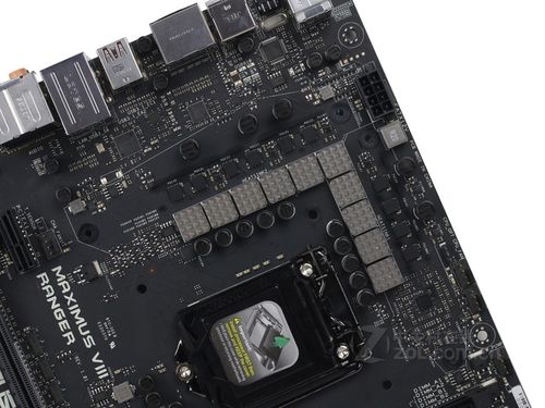 电脑散热风扇与机箱内部