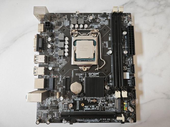 电脑硬件与主板安装场景