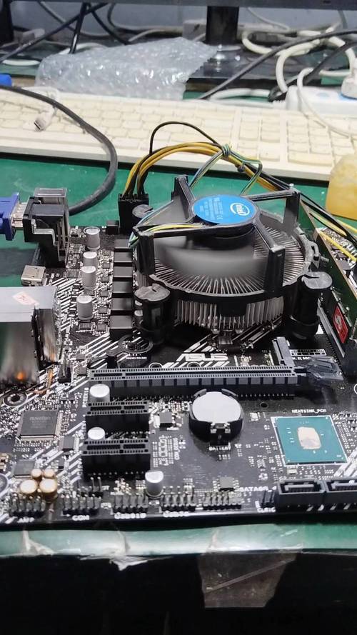 台式电脑桌面与显示器工作环境