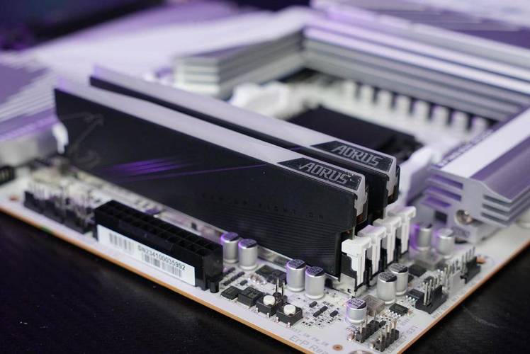 技嘉X670E AORUS PRO X深度评测：白色高颜值、Wi-Fi 7与DDR5 8000的全能AM5主板