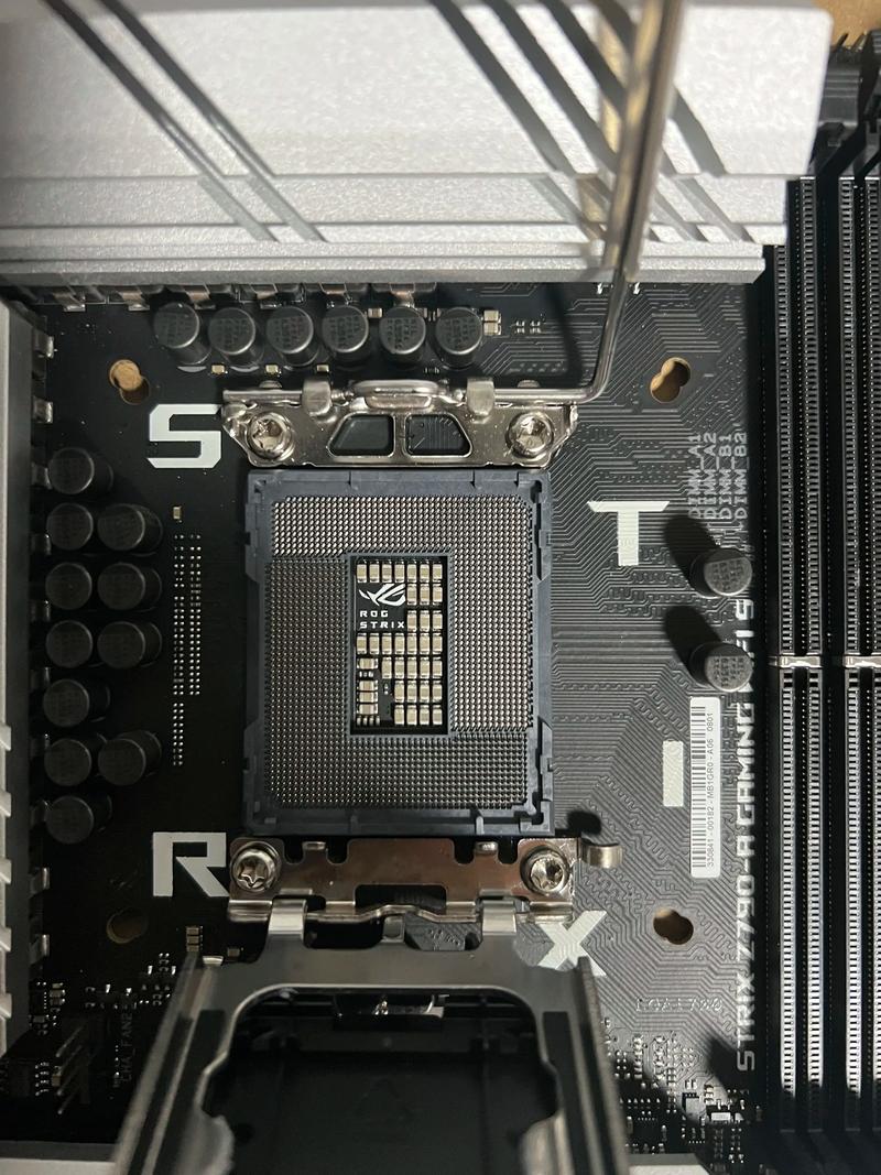 DDR5内存与主板扩展