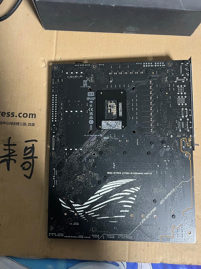 电脑主板核心芯片与供电