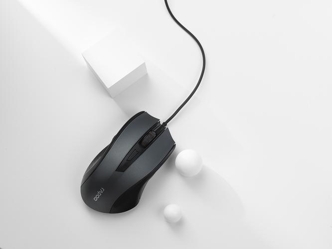 电竞设备与游戏操作场景