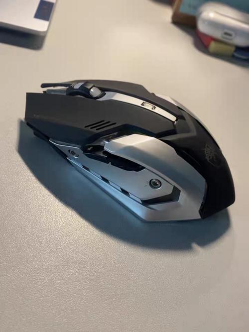 电竞游戏场景中的鼠标操作