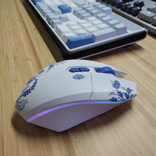 电竞游戏场景中的鼠标操作