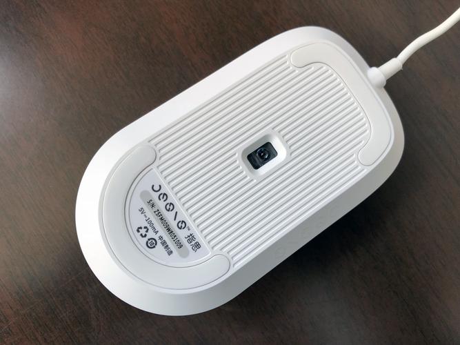 办公桌上的无线外设与电源管理