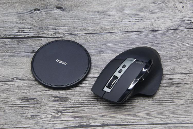 电脑屏幕前的外设使用场景