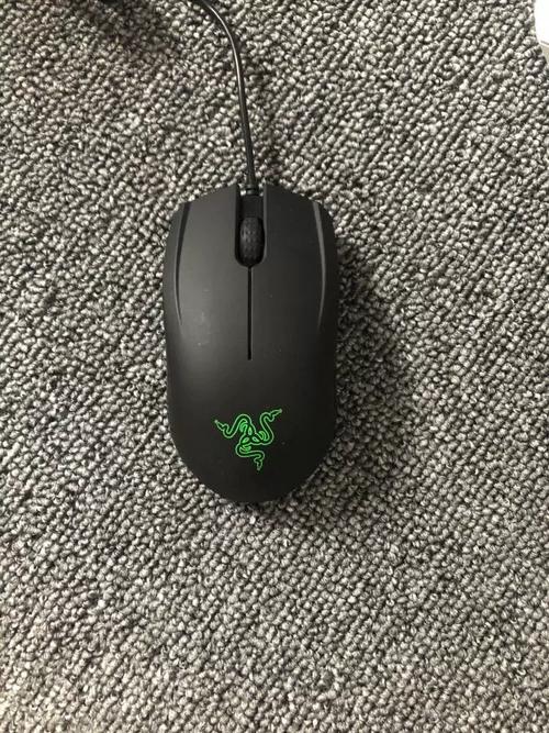 电竞游戏与鼠标操控场景