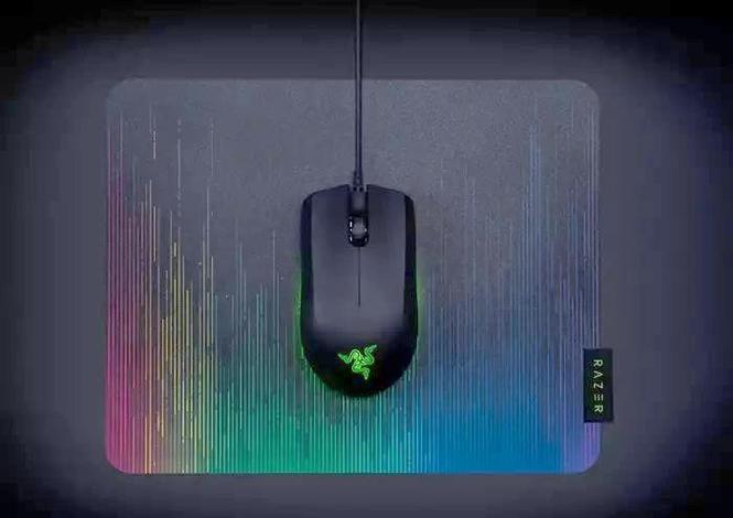 Razer 幻目灵蛇游戏鼠标评测：7200dpi 光电引擎与 Chroma 幻彩加持的入门竞技鼠标